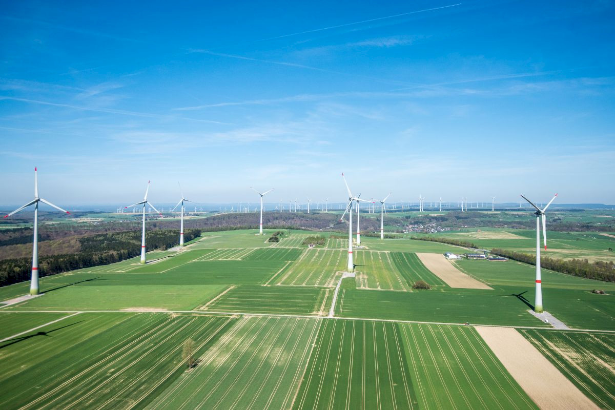 beitragsfoto_steuer_uebergang_betrieb_agripv_windkraft_genoverband.jpg